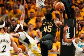 爱游戏官网下载关键时刻尼斯备战NBA常规赛，手感冰凉细节曝光，压力陡增，年轻球员得到机会的简单介绍