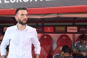 爱游戏官网下载关于上海海港转会期官宣签约，志在社区盾名次提升，管理层满意，赛程密集仍需轮换的信息