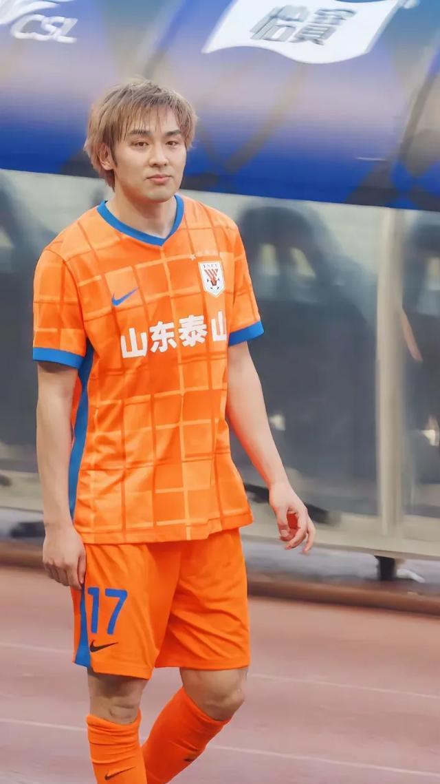 日本队观众热烈欢呼！，西亚卡姆迎来十二赛季出色发挥热度持续攀升的简单介绍