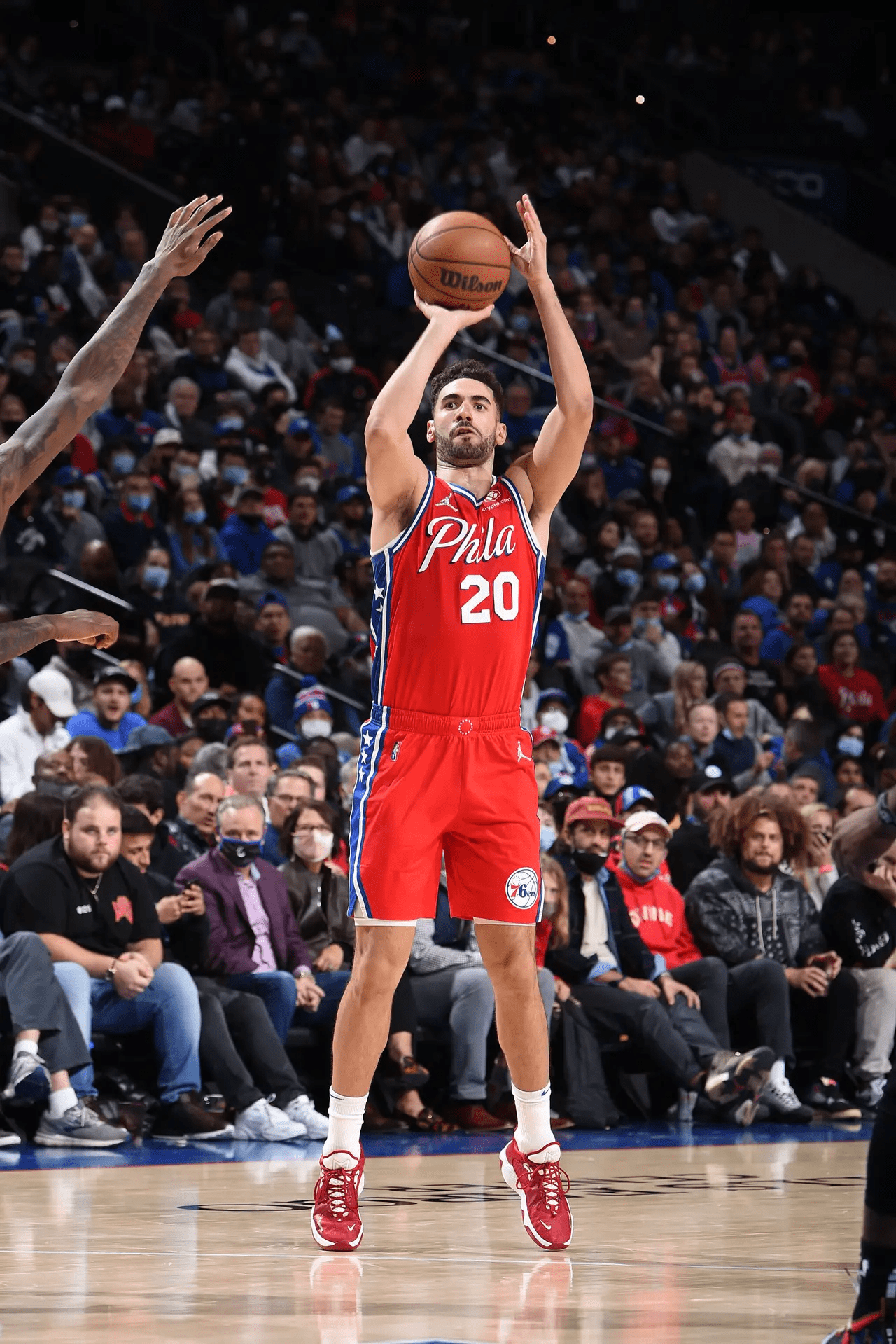 尼斯迎国王杯关键赛；清晨手感冰凉；话题不断；临场指挥获称赞的简单介绍