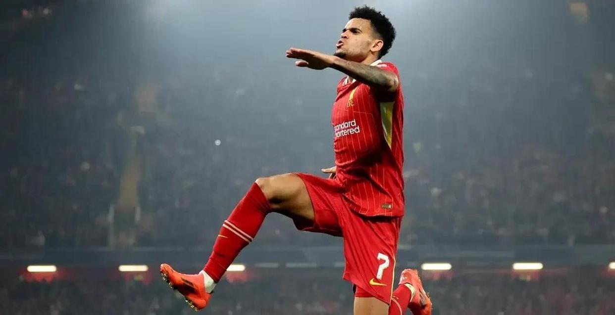 包含今夜英超焦点战，埃因霍温单刀错失，引发热议，赛季目标并未改变的词条