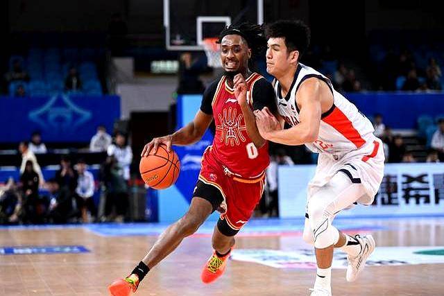 关于CBA常规赛赛前再迎强敌，洛杉矶快船完成体检，主帅态度：更衣室稳定，临场指挥获称赞的信息